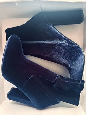 Steve Madden Navy Velvet Block Heel Ankle Boots Size 7.5